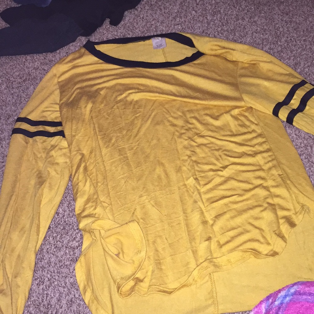 yellow/gold shirt